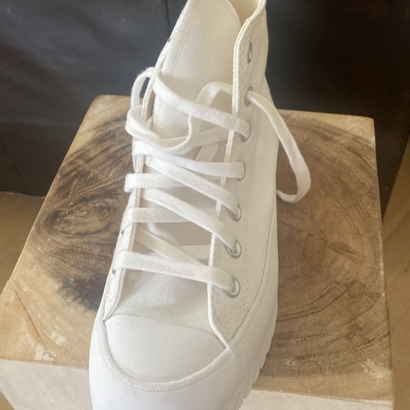 Like new Converse Chuck Taylor Lugged HighTops Sneakers - Picture 12 of 15